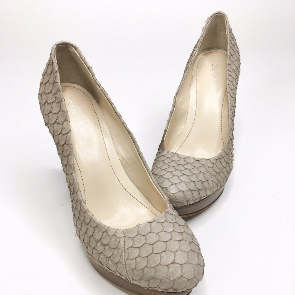 Calvin Klein Womens Kendall Fish 5.5 M Stiletto